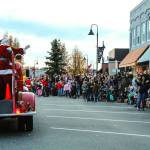 A large crowd cheered as Santa arrived at Dock & Pioneer on board of a shiny red truck. (Photo by Luisa Loi)
