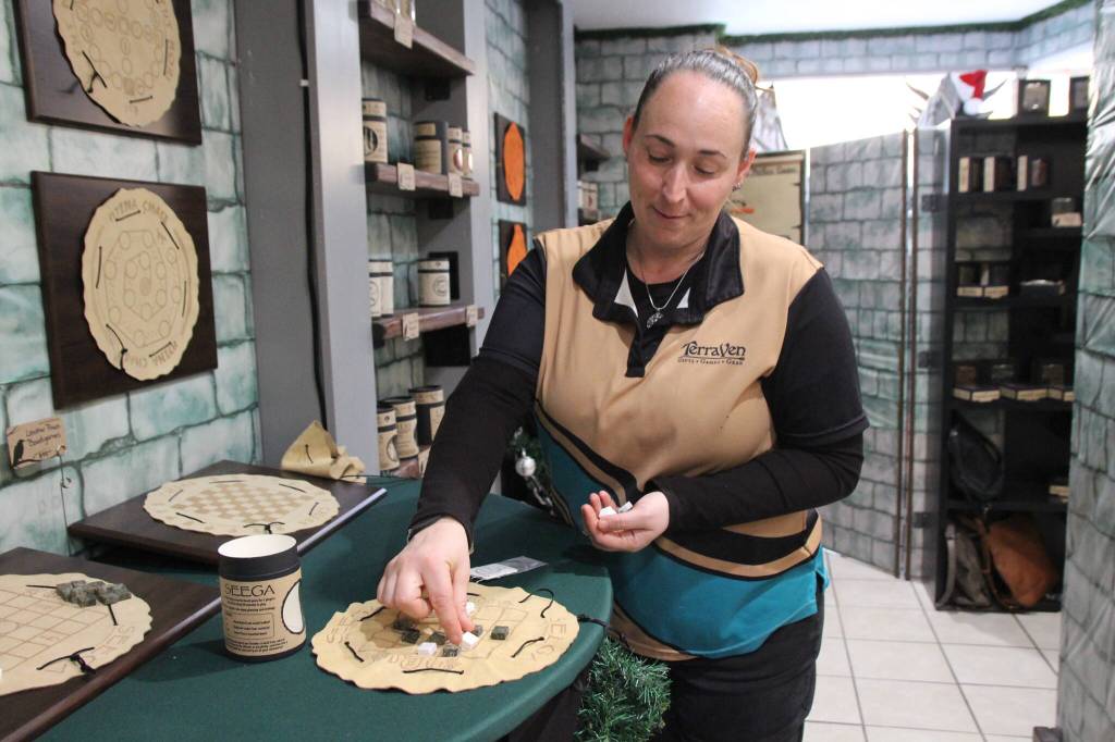 Kristi Uhles from TerraVen demonstrates how to play Seega, a game from ancient Egypt. (Photo by Luisa Loi)