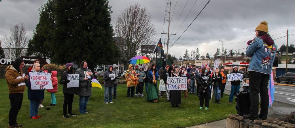 Jasper Taylor, who organized the event, gave a speech to the protesters. (Photo by Luisa Loi)