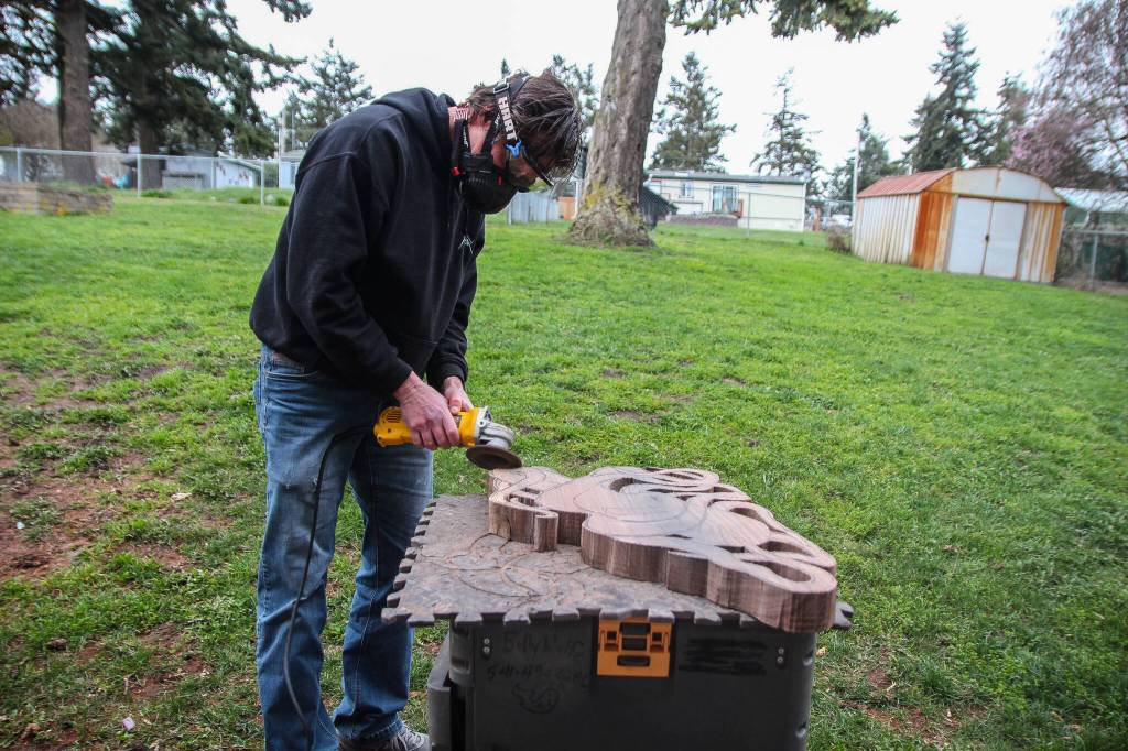 Chad Pilkington works on one of his latest creations, an octopus. (Photo by Luisa Loi)