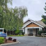 Families dont have to go out of town or out of state. We cover the entire island, permitting residents to stay close to home and their loved ones, says Teri Mendiola, Community Relations Director. Photo courtesy of Regency on Whidbey.