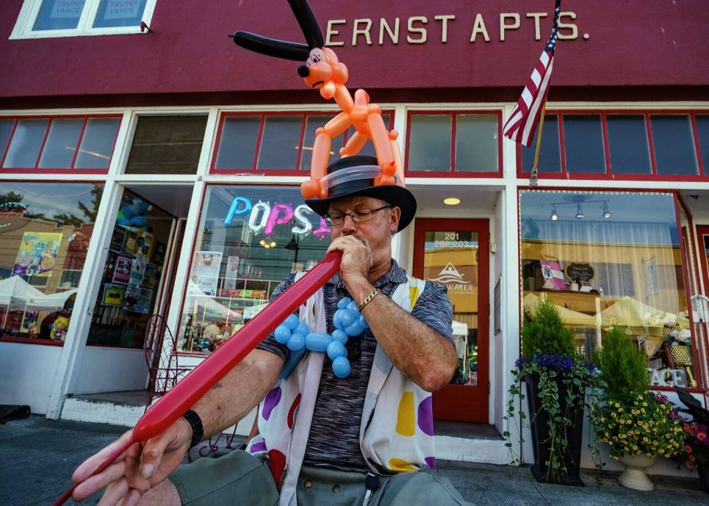 Photo by David Welton
Brit Anders entertained children with colorful balloon creations.