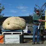At left, Lee Roof shakes hands with former giant pumpkin world champion Joel Holland after winning the Skagit Valley Giant Pumpkin Festival on Sept. 21. (Photo by Dawn Mercer)