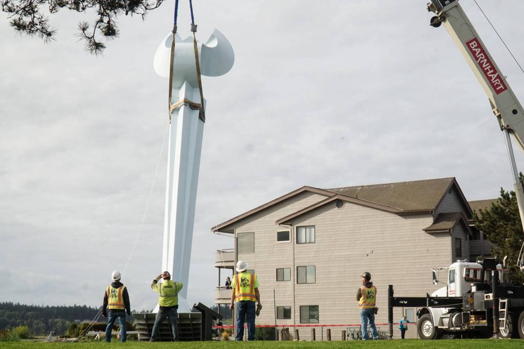 Ram Construction staff hoist the horizontal Angel De Creatividad sculpture upright on Wednesday. (Photo by Sam Fletcher)
