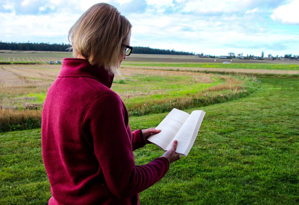 (Photo by Luisa Loi)
Shea reads a ghostly quote she included in her book. In a few occasions, the deeply religious Ebeys briefly mentioned the presence spirits in their journals.