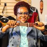 (Photo by Luisa Loi)
Dei shows an African knife.