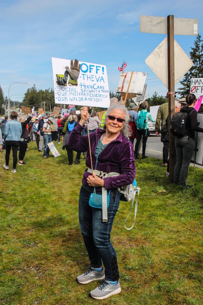 A woman holds a sign demanding the federal government to keep its hands off the VS, healthcare, Social Security, the wilderness, education and the military. (Photo by Luisa Loi)