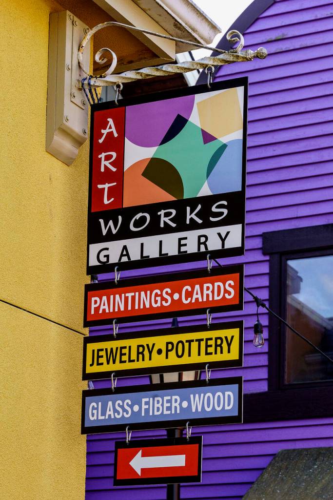 (Photo by David Welton)
A colorful sign in the Second Street courtyard directs people to Artworks Gallery.