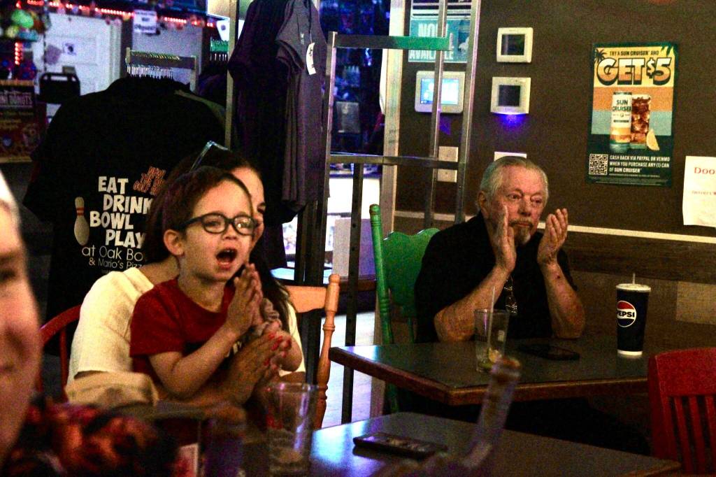 Photo by Marina Blatt. Family members applaud.