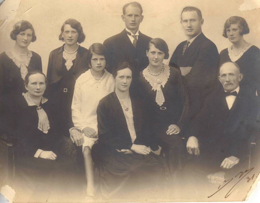 Photo provided
Anne Kjoniksen (far left, standing), Smiths grandma, poses for a family photo.