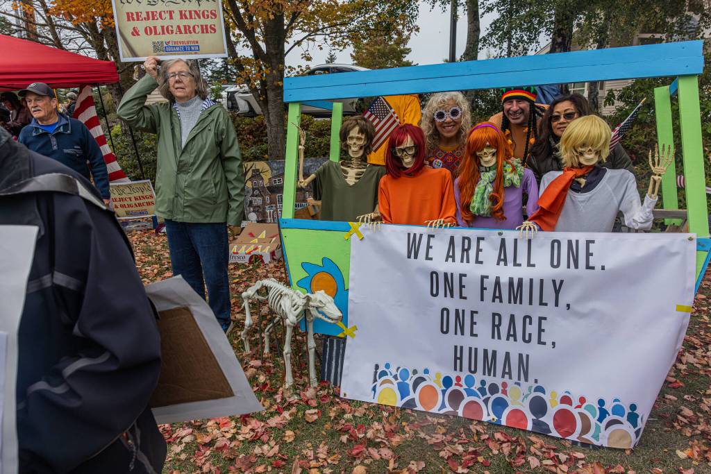 Scooby and the gang joined in the effort. (Photo by Sailing with Paul Porter)
Photo by Sailing with Paul Porter